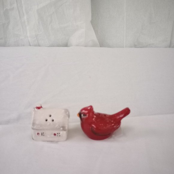 NWT    Ceramic Red Bird & House Salt & Pepper Shakers- - Picture 5 of 8